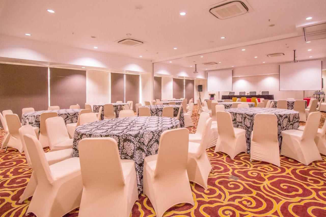 Mercure Pontianak City Center Exterior foto