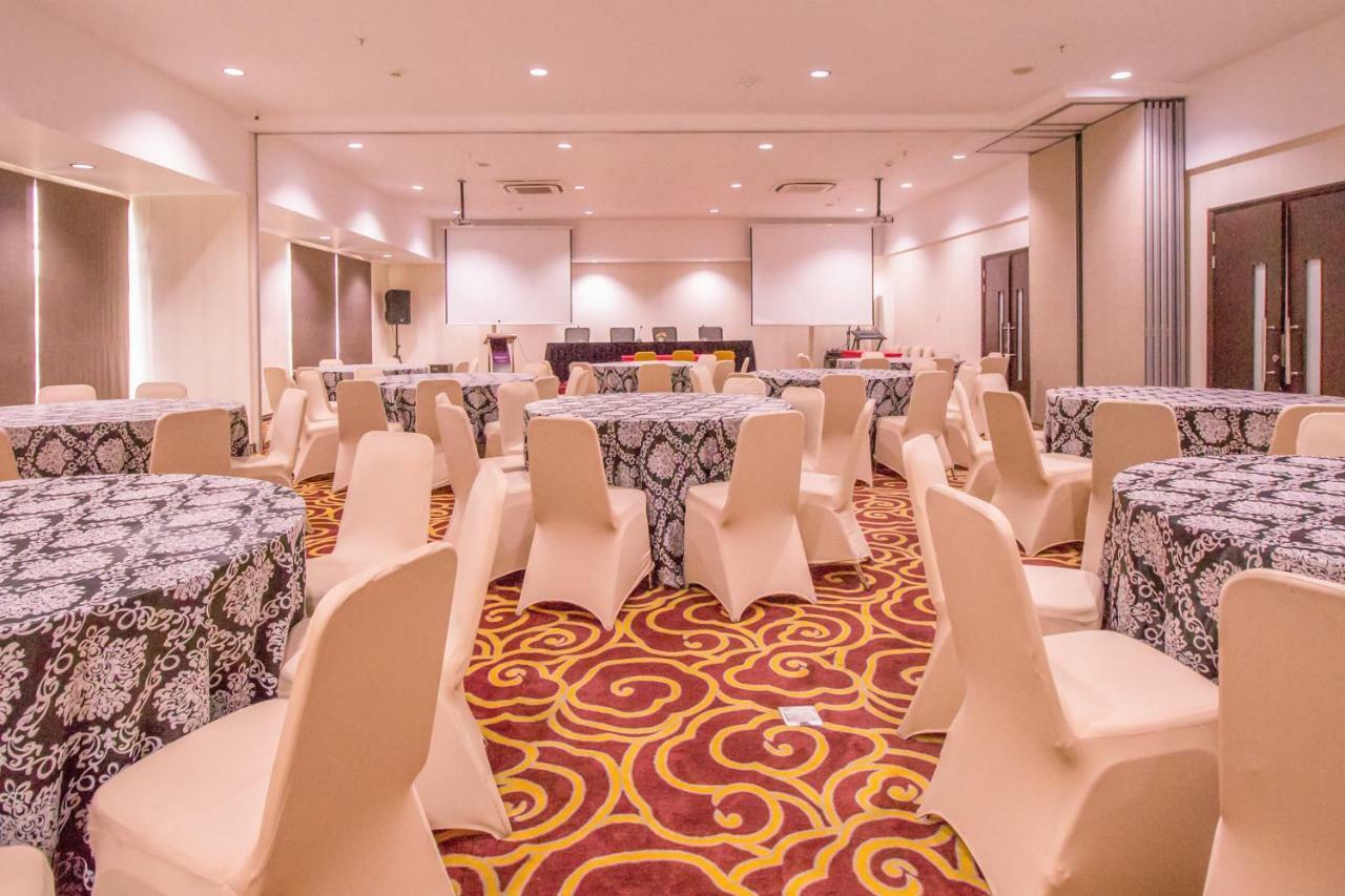 Mercure Pontianak City Center Exterior foto